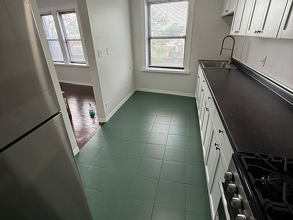 3rd image of 1914 Railroad Ave #3N
