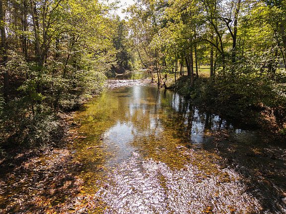 3rd image of 4200 Potts Creek Rd