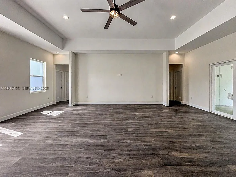 738 Harriet Ave SW — Photo 4