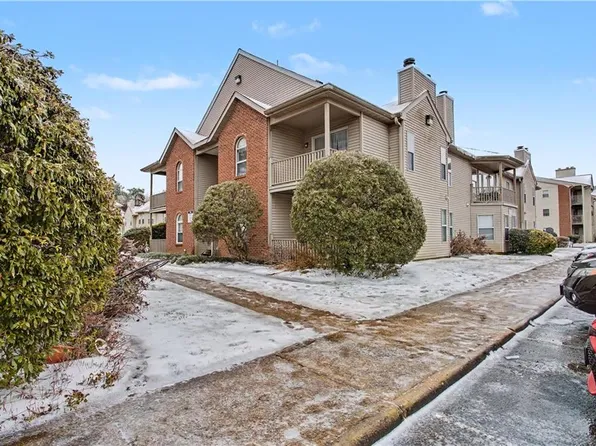 514 Thorncliff Dr APT 202, Newport News, VA 23608