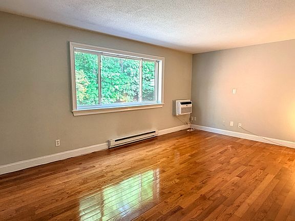 5th image of 75 Nicholas Rd APT G