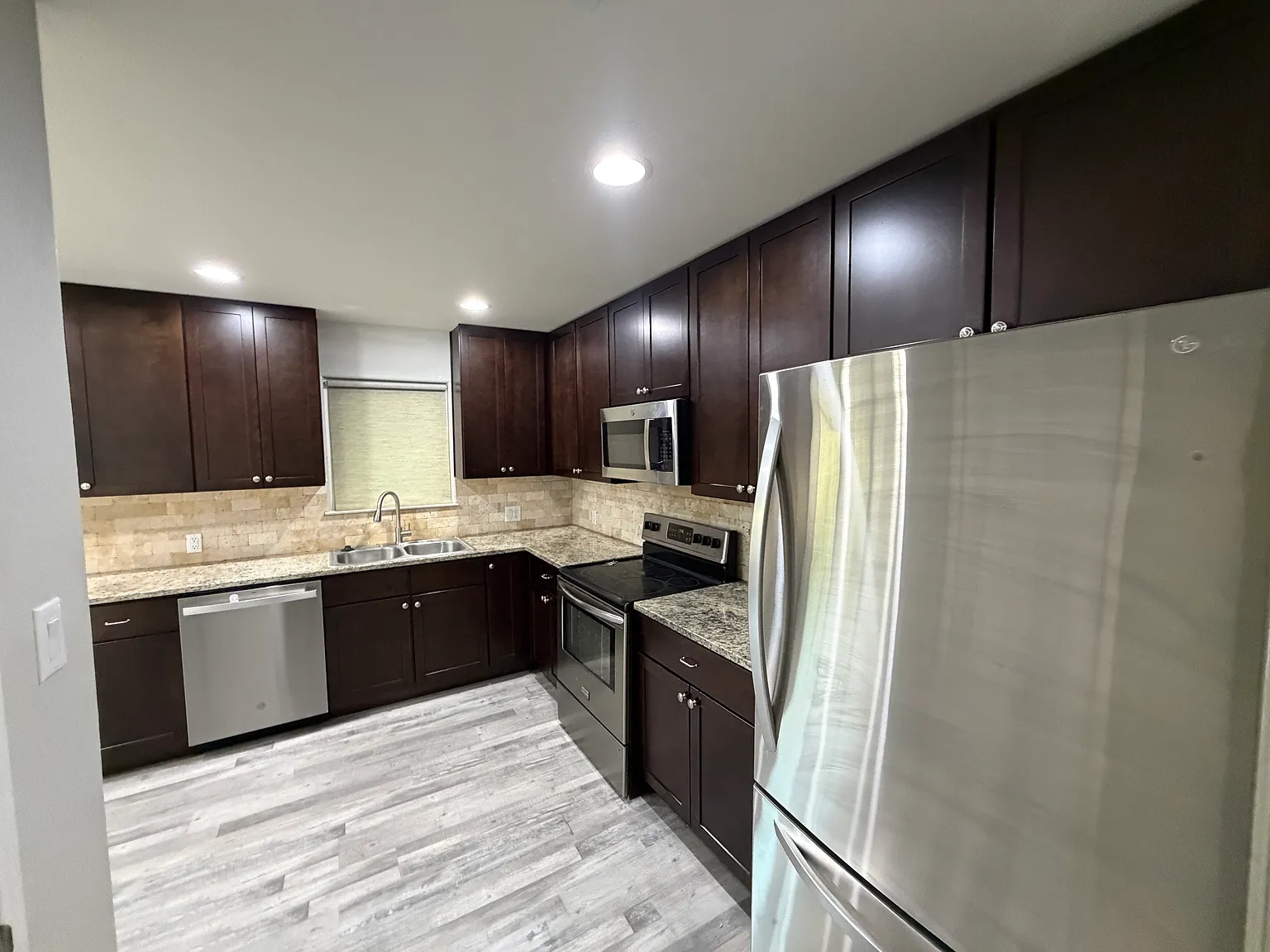 2 bed, 1000 sqft, $1,650 — Photo 4