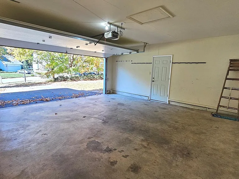 6413 Four Oaks Ln — Photo 42