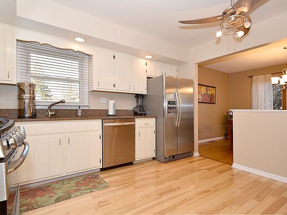 2nd image of 406 N Wilmette Ave