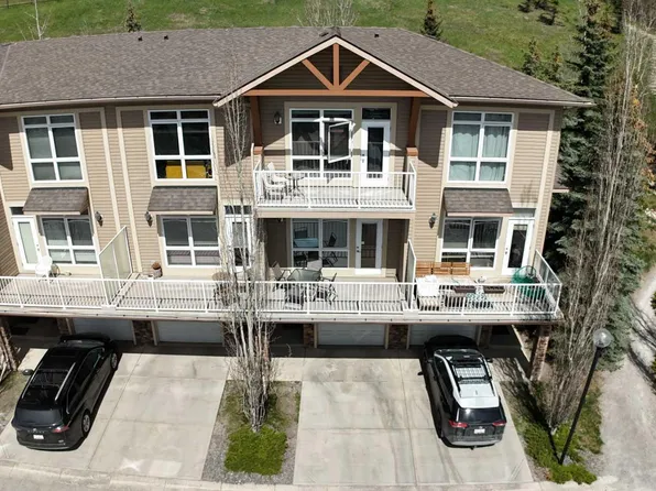 172 Rockyledge Vw NW #8, Calgary, AB T3G 6B2