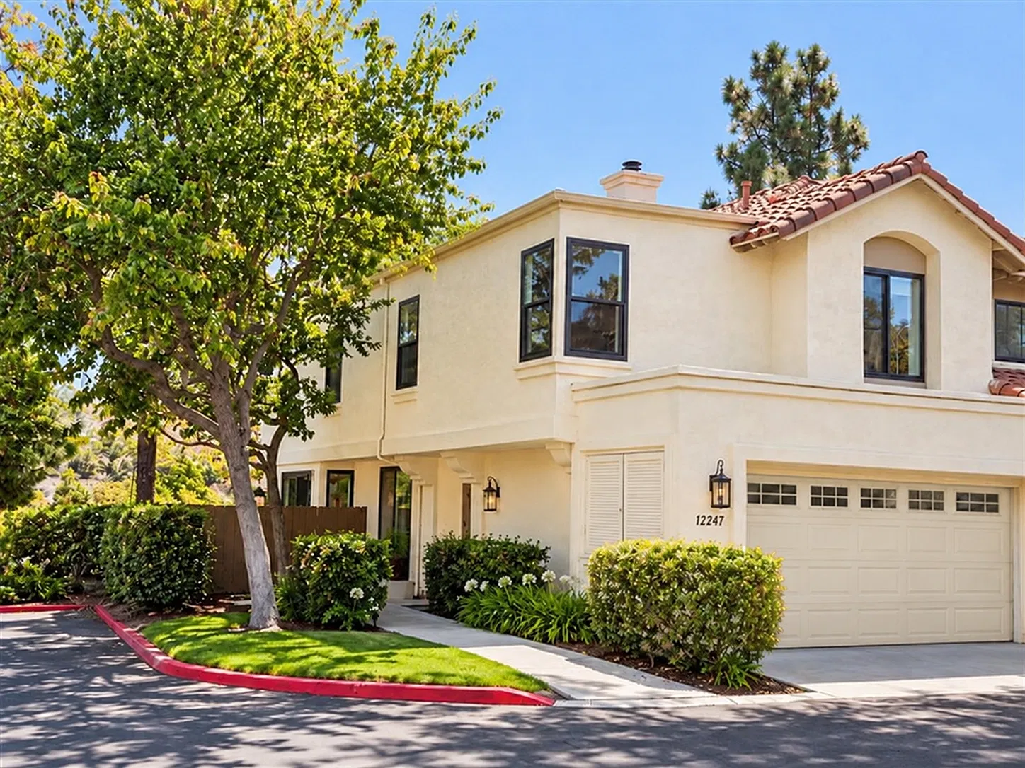 3 bed, 2.5 bath, 1333 sqft, $5,399 — Photo 1