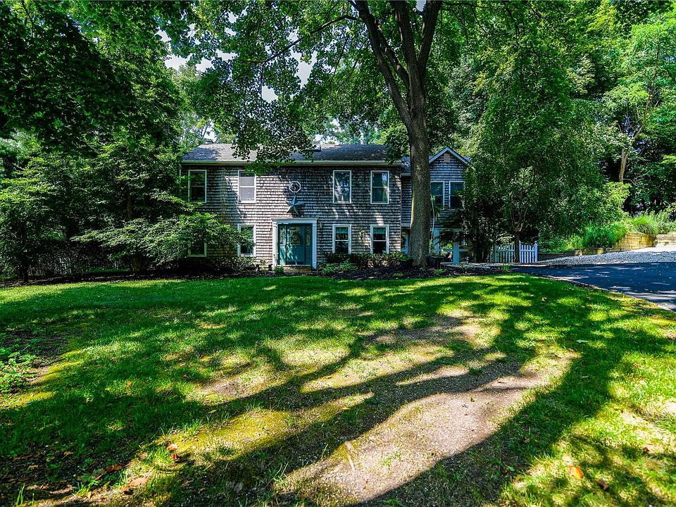 1st image of 43 Blydenburgh Ln