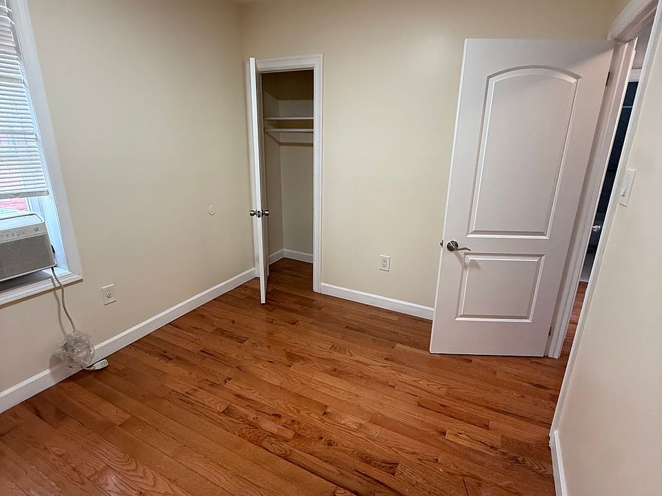 1st image of 1020 E 228th St