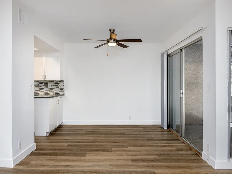 Euclid Place Apartments — Photo 10