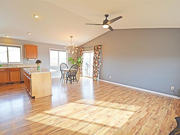 3rd image of 112 Springer Dr