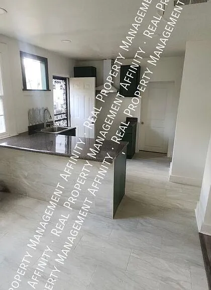 453 E Dison Ave — Photo 4