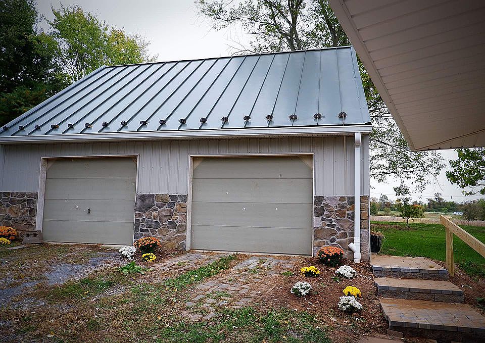 2nd image of 5050 Harmony Grove Rd #2