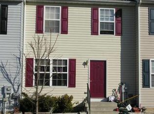 20 Sanford Dr, Bunker Hill, WV 25413