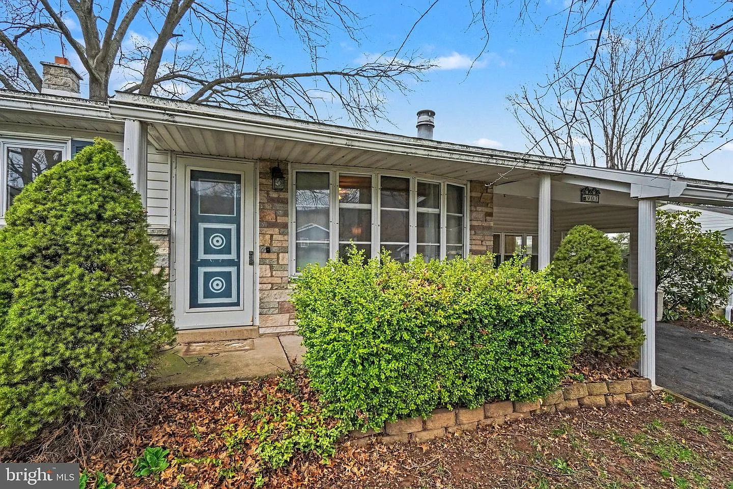 907 Meadow Ln photo 1