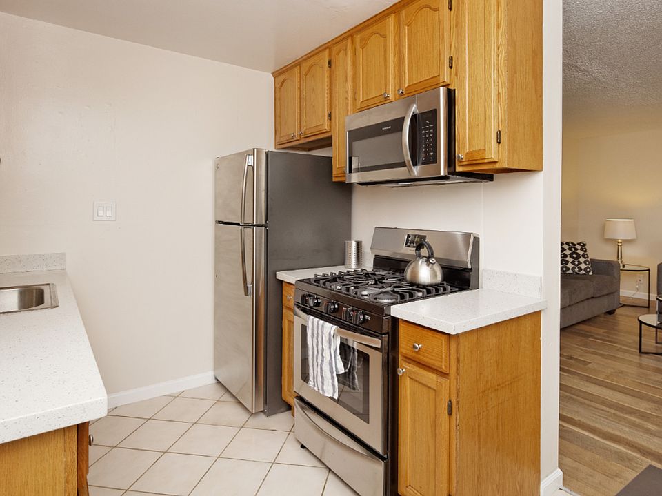 1st image of 415 Adams St APT 9