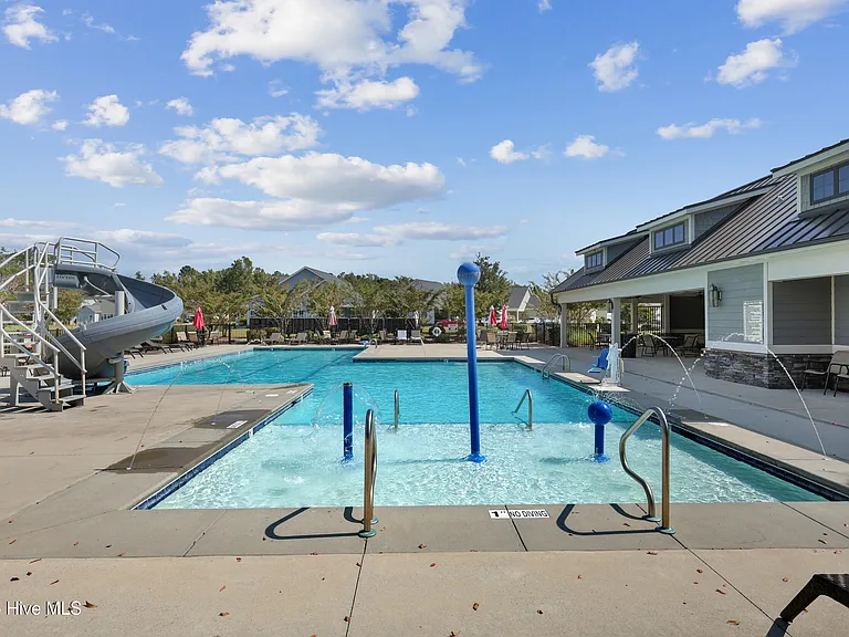 359 Hanover Lakes Dr — Photo 28