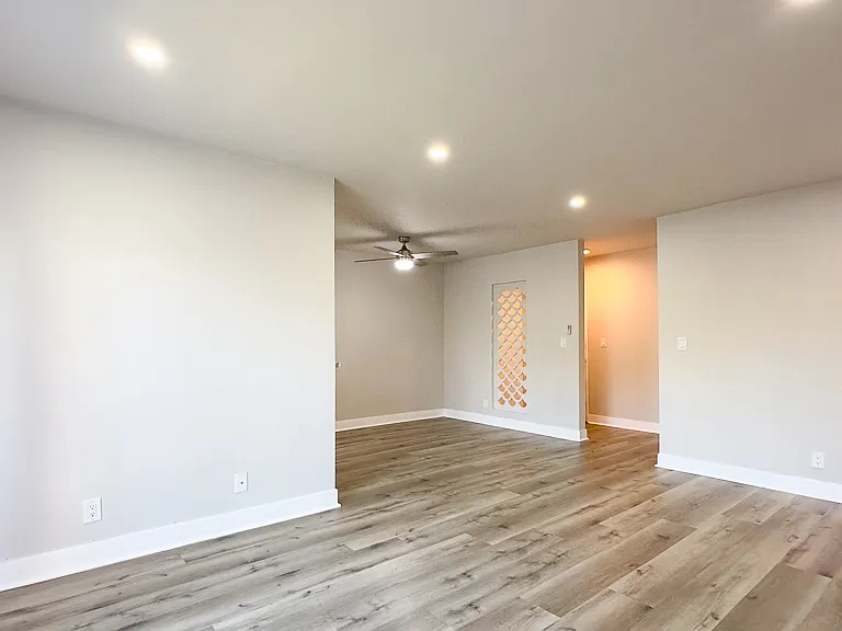 2233 S Ridgeley Dr #106 — Photo 10