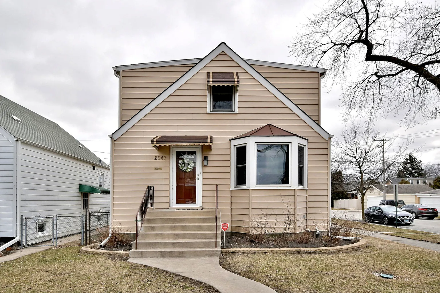 2547 Rhodes Ave photo 1