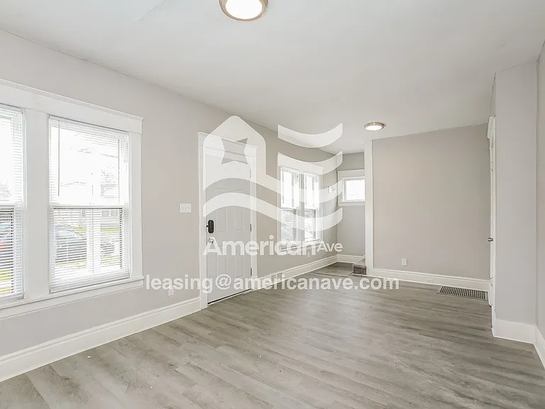 1576951_004_living_room_12703267.jpg
