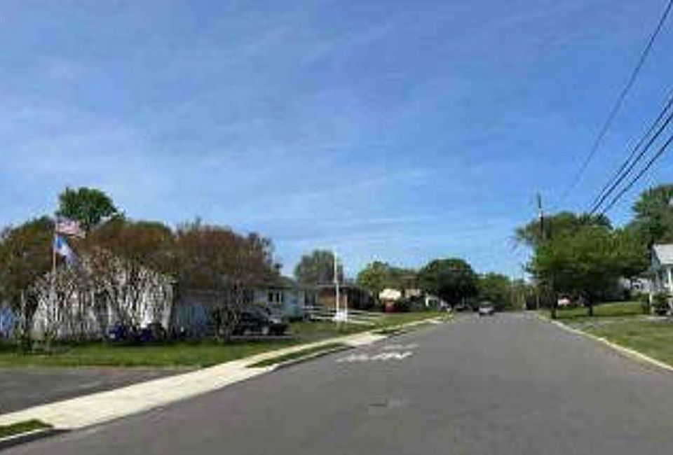 Exterior Neighborhood (street photo)
