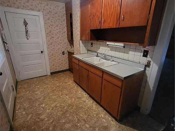 4th image of 508 Gray St