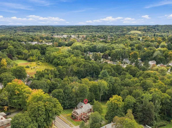 39 High St, Topsfield, MA 01983
