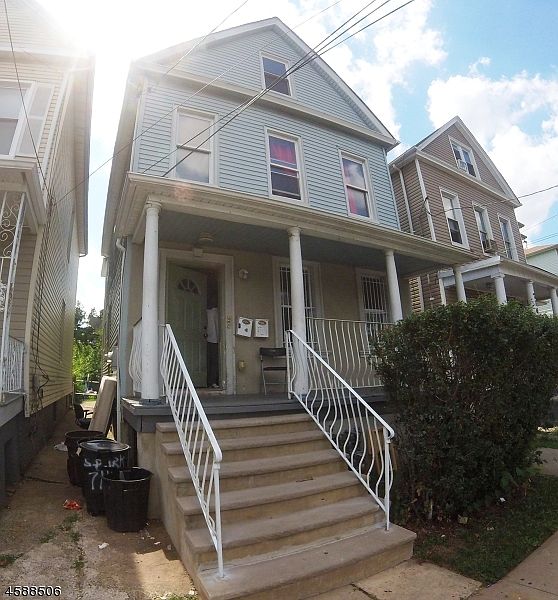 2nd image of 714 S Park St