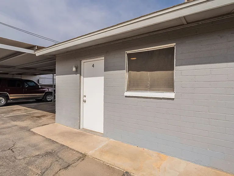 2414 W Devonshire Ave — Photo 9