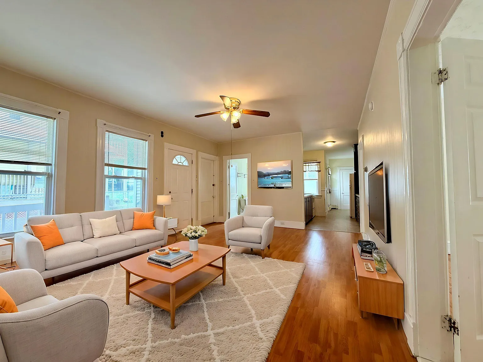 3 bed, 1.0 bath, 890 sqft, $2,100 — Photo 1