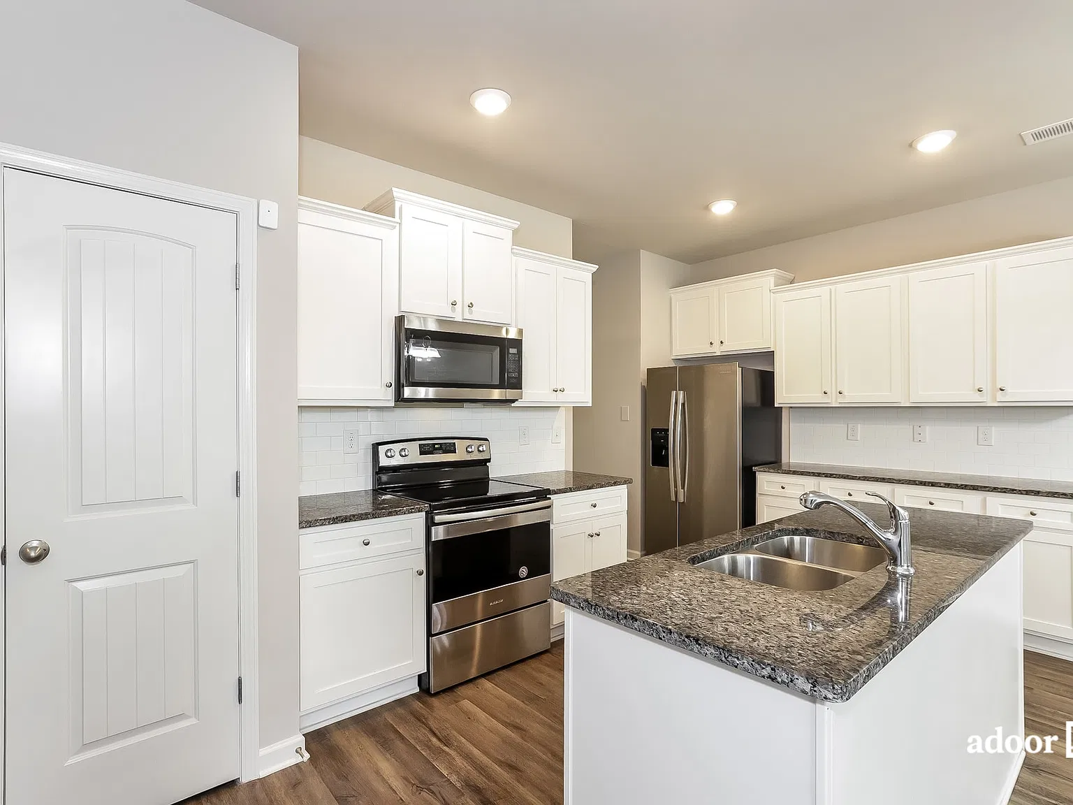 4 bed, 2.5 bath, 1705 sqft, $1,995 — Photo 3