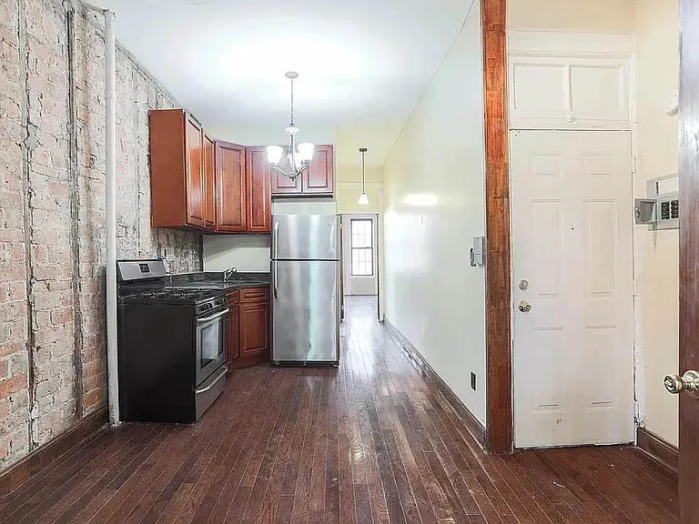 71 Grand Ave #2R — Photo 3