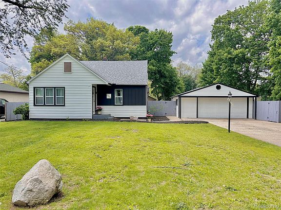 2nd image of 2349 Ellery Ave