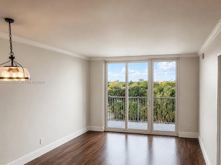 250 Jacaranda Dr #608 — Photo 2