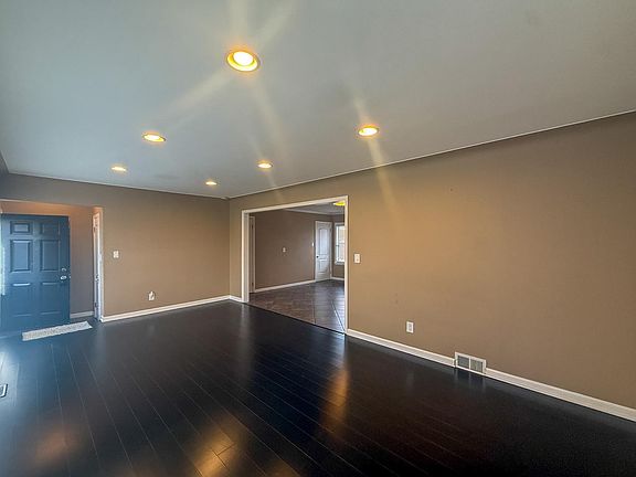 4th image of 835 E Square Lake Rd