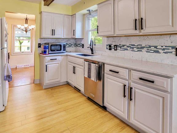 3rd image of 4919 Newcastle Dr SE