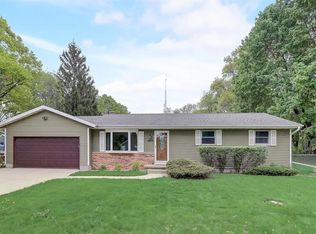 2809 Crest Line Dr, Madison, WI 53704