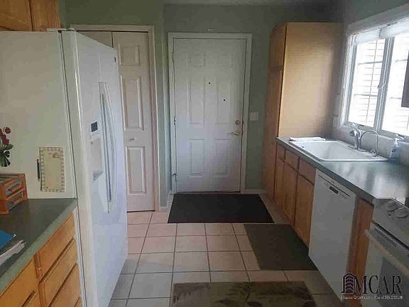 5th image of 204 Pierce Lake Dr