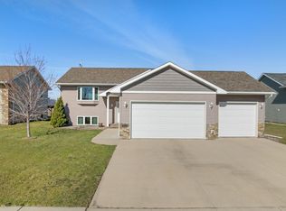 2844 Grey Eagle Pass, Minot, ND 58703