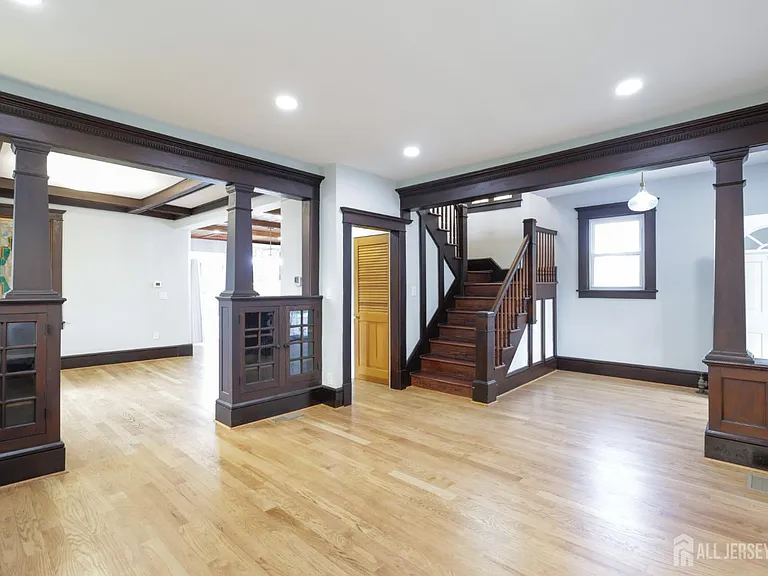 657 Amboy Ave — Photo 5