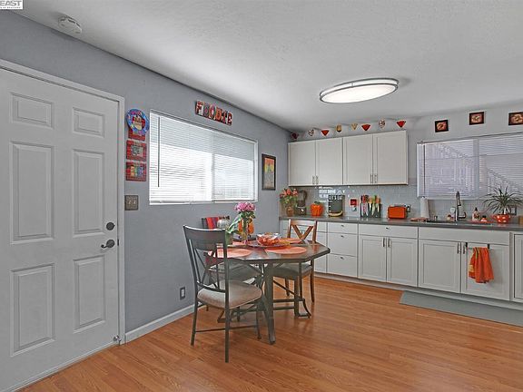 2nd image of 4528 Calaveras Ave