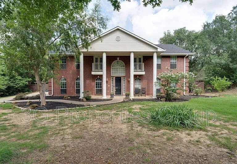 3937 Valley View Ln — Photo 2