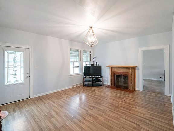 4th image of 2301 S Virginia St