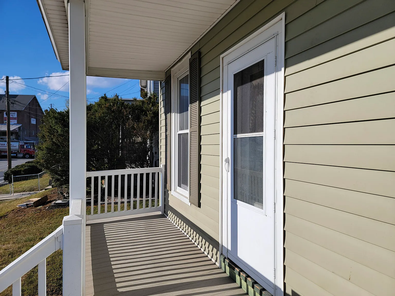 3 bed, 2114 sqft, $1,750 — Photo 2