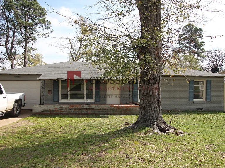 1712 Redbud Ave — Photo 1