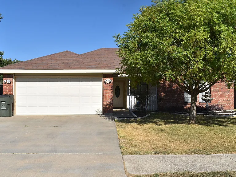 3905 Littlerock Dr — Photo 2