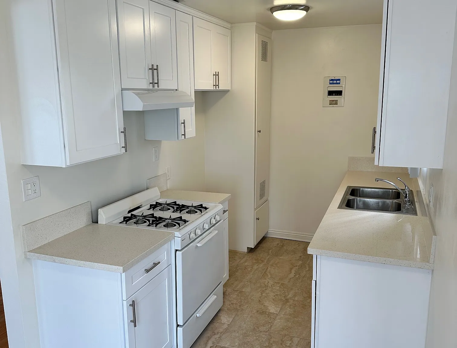 10850 Landale St — Photo 1