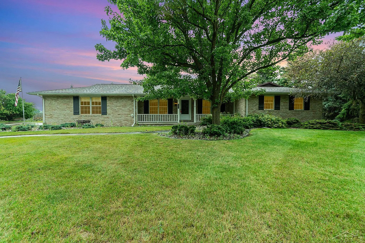 1457 N Jones Rd photo 1
