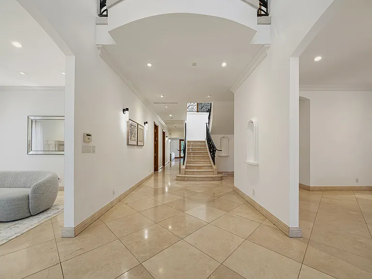 9031 Cresta Dr — Photo 4