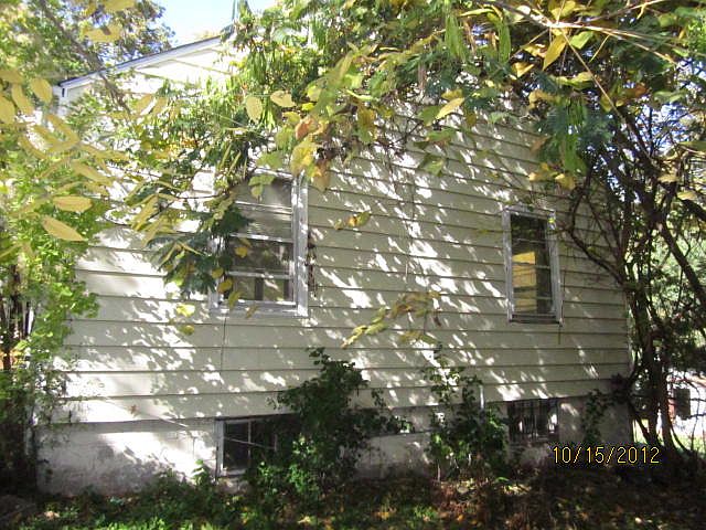 2nd image of 638 NE Greenfield Rd