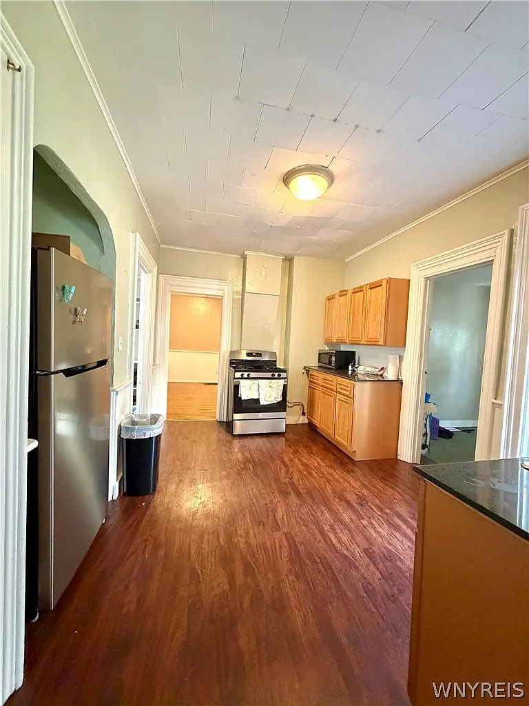 2 bed, 1.0 bath, 1750 sqft, $1,750 — Photo 4